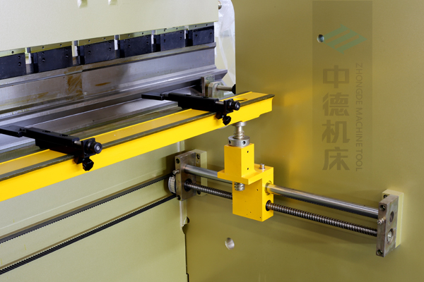 ZDP-10032高精度x軸結(jié)構(gòu)，采用滾珠絲桿，精度高無游隙，淬火高強(qiáng)度擋指，并有倒三角鎖卡裝置不掉落.jpg