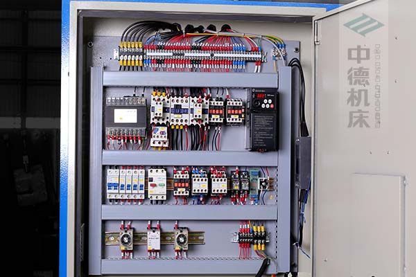 ZDS-2032采用正品電氣元件，裝有變頻驅(qū)動，控制精確，穩(wěn)定耐用壽命長.jpg
