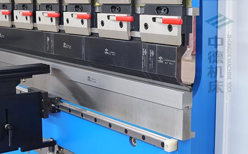 ZDPK-10025分段數(shù)控模具及高精度模具快夾，換模速度快5倍，加高型模托是門業(yè)制造專業(yè)配置.jpg
