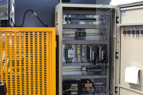ZDPE8025-ESTUN原廠適配電氣箱總成，抗干擾能力強(qiáng)，電氣運行穩(wěn)定.jpg